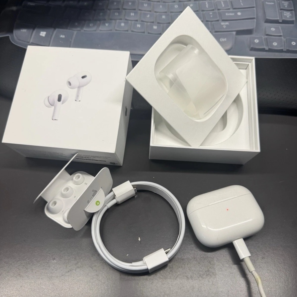 Apple AirPods Pro 2nd Gen Charging Case MISSING RIGHT AirPod